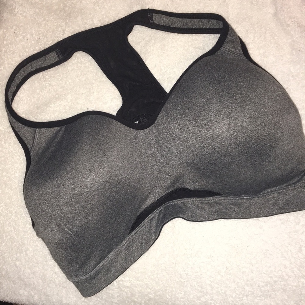 Old navy active sports bra fairly new